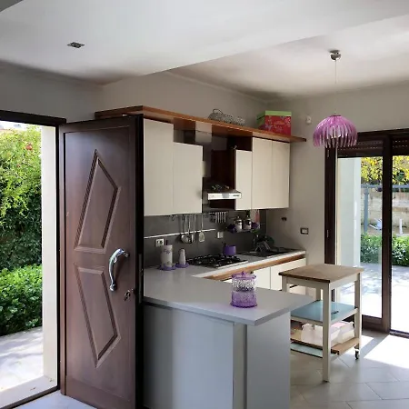 펜션 3 Bedrooms House At Arenella 100 M Away From The With Enclosed Garden And Wifi 시라쿠사